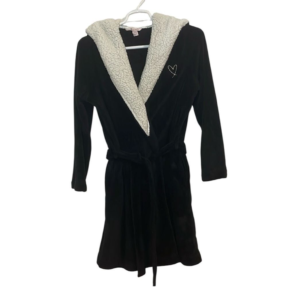 ￼Victoria’s Secret Black Cream Plush Bath Robe, Hood, Medium/Large